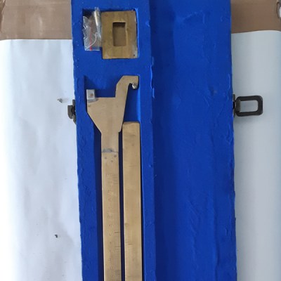 Sumbu salib atau Salib ukur